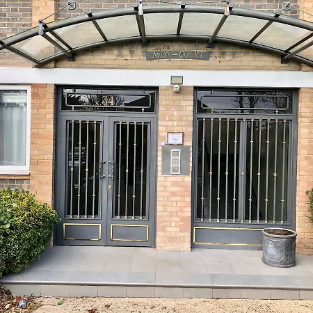 Central Apartment 5 Mins Putney Tube Station